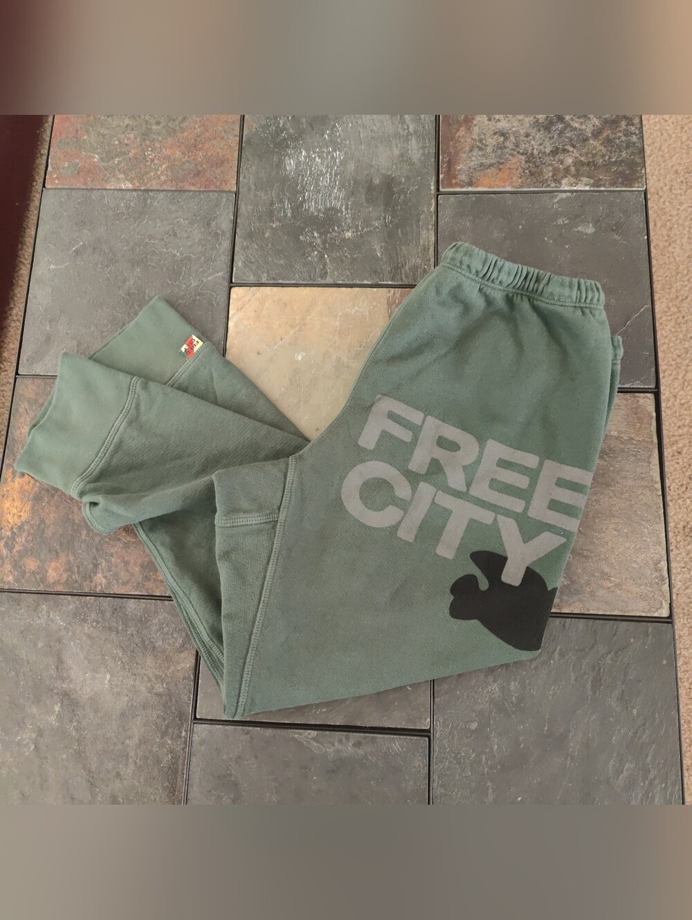 Free City Cropped Sweatpants Size M green /black